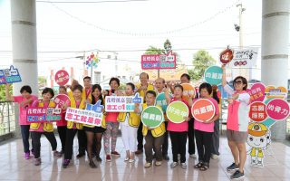 小花县长张花冠召募2018年台湾灯会志工。 （嘉义县政府提供）