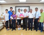 世大运羽球混双金牌选手李佳馨 云县长接见嘉勉