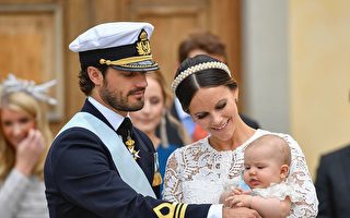 卡爾菲利普王子與索菲亞王妃的第一個兒子亞歷山大王子接受了洗禮。(ANDERS WIKLUND/AFP/Getty Images)