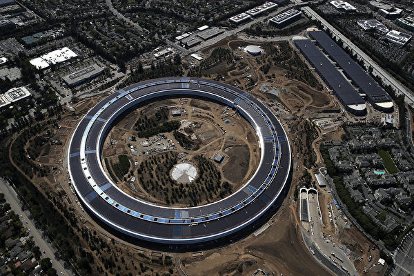 CUPERTINO, CA - APRIL 28: An aerial view of the new Apple headquarters on April 28, 2017 in Cupertino, California. Apple's new 'spaceship' 175-acre campus dubbed "Apple Park" is nearing completion and is set to begin moving in Apple employees. The new headquarters, designed by Lord Norman Foster and costing roughly $5 billion, will house 13,000 employees in over 2.8 million square feet of office space and will have nearly 80 acres of parking to accommodate 11,000 cars. (Photo by Justin Sullivan/Getty Images)