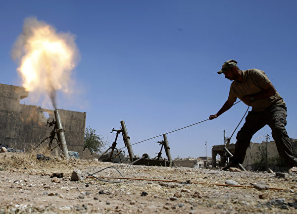 迫击炮。(KARIM SAHIB/AFP/Getty Images)