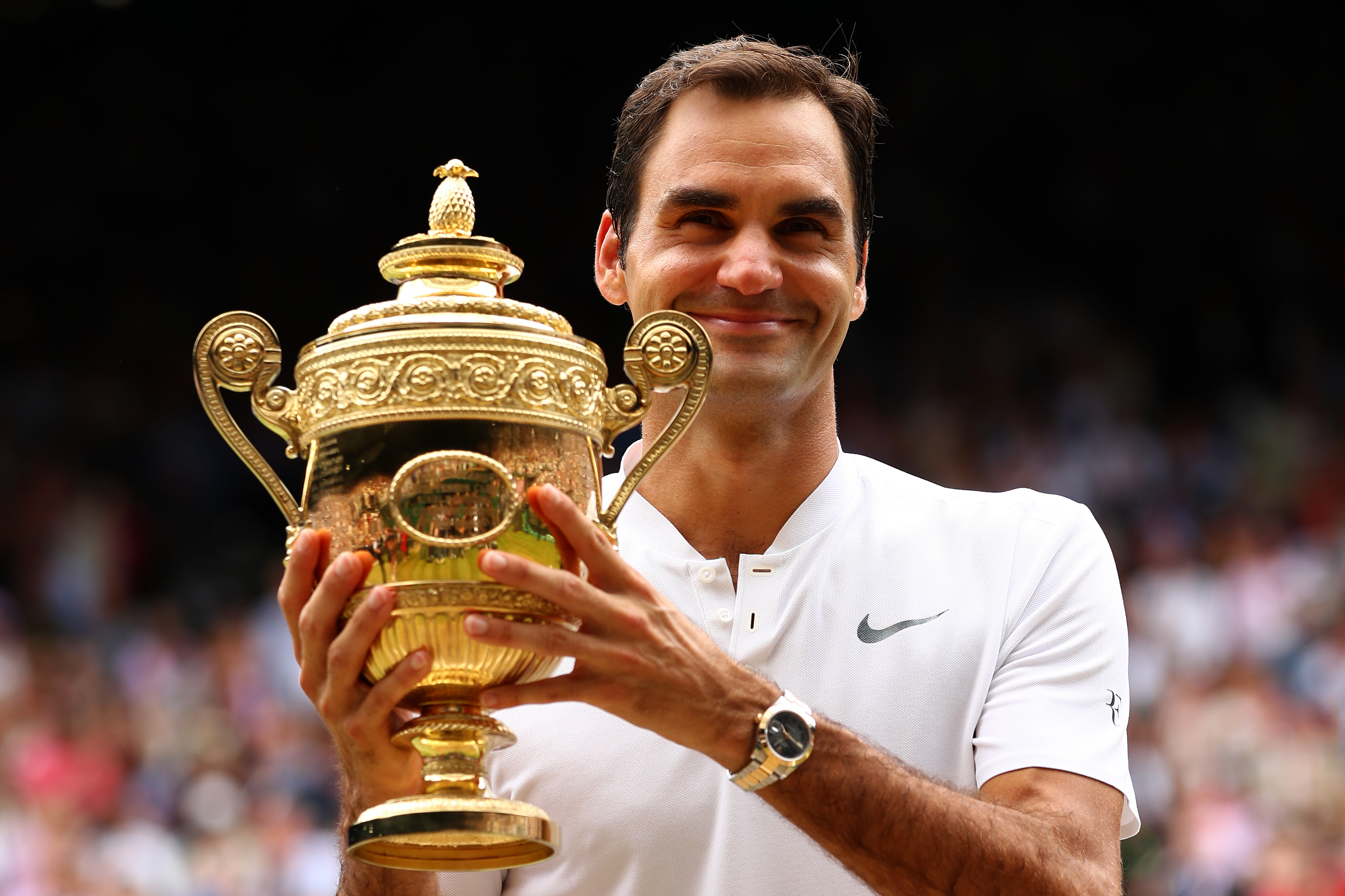 7月16日,费德勒获得2017年温网冠军。 (Clive Brunskill/Getty Images)