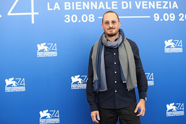 VENICE, ITALY - SEPTEMBER 05: Darren Aronofsky attends the press conference and photo call for mother! during the 74th Venice Film Festival at Casino Palace on September 5, 2017 in Venice, Italy. (Photo by Vittorio Zunino Celotto/Getty Images for Paramount Pictures)