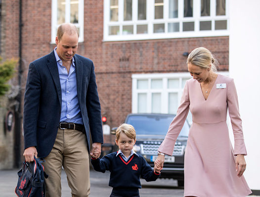 妈妈害喜英乔治王子第一天上学由爸爸陪 英国 威廉王子 英国王室 大纪元