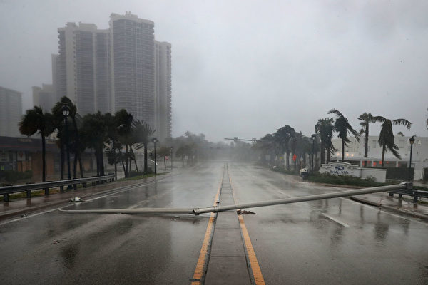 FORT LAUDERDALE, FL - SEPTEMBER 10: East Oakland Park Boulevard is completely blocked by a downed street light pole as Hurricane Irma hits the southern part of the state September 10, 2017 in Fort Lauderdale, Florida. The powerful hurricane made landfall in the United States in the Florida Keys at 9:10 a.m. after raking across the north coast of Cuba. (Photo by Chip Somodevilla/Getty Images)