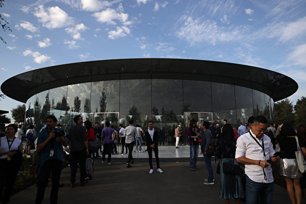 CUPERTINO, CA - SEPTEMBER 12: A view of the Steve Jobs Theatre at Apple Park on September 12, 2017 in Cupertino, California. Apple is holding their first special event at the new Apple Park campus where they are expected to unveil a new iPhone. (Photo by Justin Sullivan/Getty Images)
