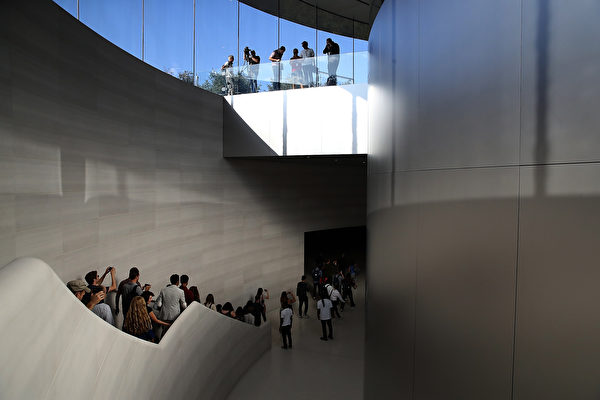 CUPERTINO, CA - SEPTEMBER 12: Attendees enter the Steve Jobs Theatre for a special event at Apple Park on September 12, 2017 in Cupertino, California. Apple is holding their first special event at the new Apple Park campus where they are expected to unveil a new iPhone. (Photo by Justin Sullivan/Getty Images)