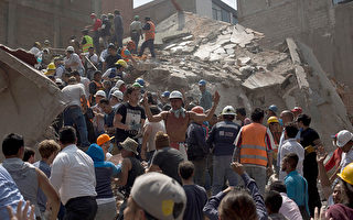 墨西哥强震超过200人死亡 废墟中抢人