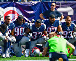 不满球员下跪抗议 酒吧停播NFL赛