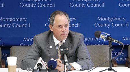 蒙郡议会主席波林纳（Roger Berliner）在周一的记者会上表示，蒙郡做好了准备参与竞标。（新唐人电视台）