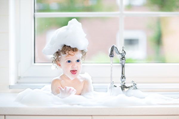 冬季幼儿易患皮炎，洗澡是关键| 皮肤病| 皮肤干燥| 大纪元