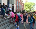 纽约百万学生返校 华生热闹开学