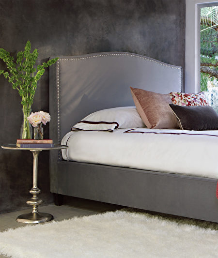 凯特鸽床（KATE Dove Queen Bed）。（湾区家具Living Spaces提供）