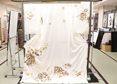 京都和服市场株式会社生产美观舒适又易于清洗的和服材质。（叶妙音／大纪元）