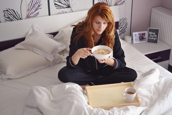 早晨起床也許你很餓，這個時候來一碗熱騰騰的燕麥粥暖胃營養又飽腹，一舉三得。(pixabay)