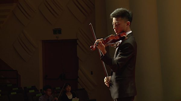 新唐人音乐大赛圆满落幕 小提琴决赛2人摘金
