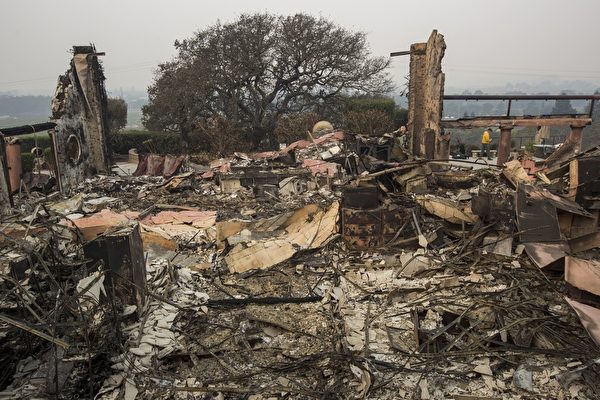 加州有史以來最慘重的火災。圖為10月11日，Silverado Trail酒莊區。(David McNew/Getty Images)