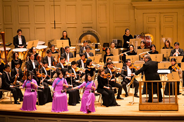 2017年10月13日，神韻交響樂團在波士頓交響樂廳演出。（戴兵／大紀元）