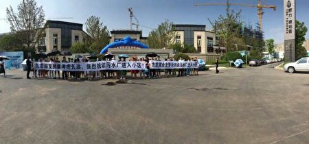 一个多月以来，江西南昌市红谷滩新区九龙湖管理处数百名业主持续请愿上访，抗议在人口密集区域建大型污水处理厂。（业主提供）