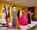 时装大师作品回顾展  奢华精工尽展风华