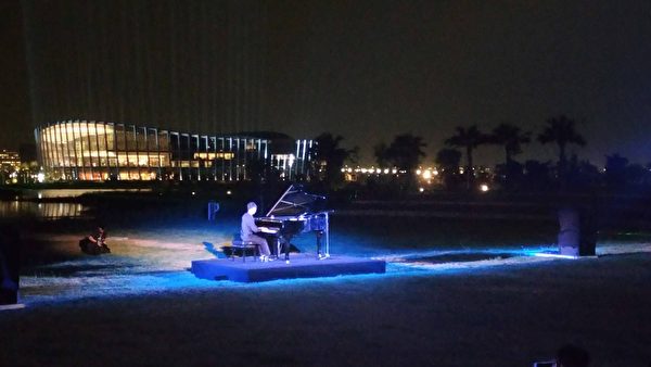 故宫南院博物馆音乐地景活动7日晚上璀璨灯场，由南艺大师生及欧开合唱团带来钢琴独奏等节目。（故宫提供）