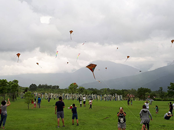 林務局花蓮林區管理處8日起一連兩天，在花蓮光復鄉大農大富平地森林園區舉辦風箏節活動，歡迎民眾把握 假期攜家帶眷來放風箏。（花蓮林管處提供）
