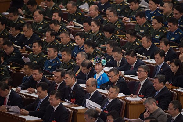 十九大18日召開，中國知名旅美作家陳破空指出，這次中共的政治老人傾巢而出、四代同堂，形成表面上的團結，實是掩蓋內部分裂。（AFP）