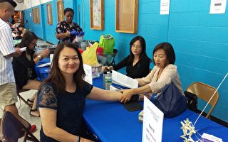 10月21日（星期六）下午，圣名医院华人医疗组与爱迪生中文学校在位于爱迪生市的John Adams中学内，举办了免费的健康筛检社区活动。（爱迪生中校提供）
