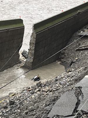 台七线牛斗桥段85-92k处 路基被掏空。（宜兰县政府提供）