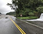 豪雨不断  宜兰多处封路  台七线路基遭掏空  近700户停电