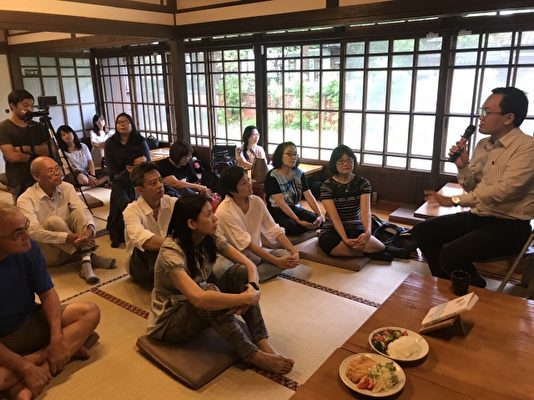 胡川安講解日本握壽司的歷史。（宜蘭文化局提供）