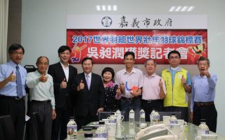2017世界壮年羽球赛摘金，吴昶润（右4）是台湾之光。（李撷璎／大纪元）