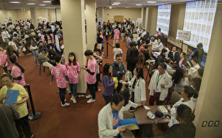 圖：9月30日（週六），聖名醫院舉辦第9屆免費體檢健康節第二期活動，有上千亞裔民眾參加。（聖名醫院提供）◇