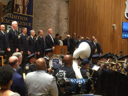 10月27日警察局长奥尼尔主持118个NYPD警官的升职仪式。
