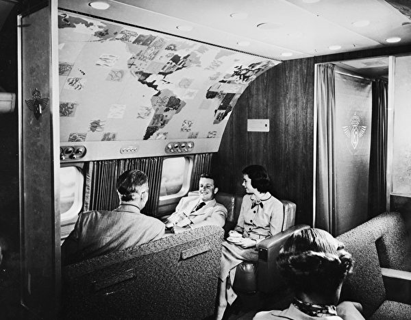 circa 1955: A lounge compartment on an airliner, designed by Henry Dreyfuss. (Photo by Orlando /Three Lions/Getty Images)