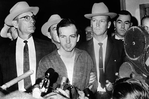 Picture dated 22 November 1963 of US President John F. Kennedy's murderer Lee Harvey Oswald during a press conference after his arrest in Dallas. Lee Harvey Oswald was killed by Jack Ruby on 24 November on the eve of Kennedy's burial. AFP PHOTO / AFP / STRINGER (Photo credit should read STRINGER/AFP/Getty Images)