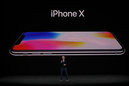 9 月12 日蘋果公司產品發布會上介 紹iPhone X。（Justin Sullivan/Getty Images）