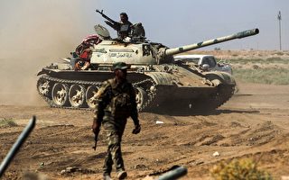 美国支持的伊拉克部队宣布，伊斯兰国（IS）恐怖组织正在加速崩溃，IS武装分子不再拚死作战，而是战败后投降。图为伊拉克战士。(AHMAD AL-RUBAYE/AFP/Getty Images)