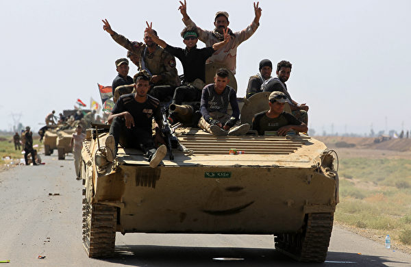 在哈维杰过去三四天的战斗中，有1000名武装分子投降。(AHMAD AL-RUBAYE/AFP/Getty Images)