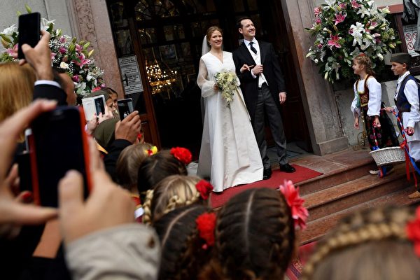 10月7日，菲利浦王子迎娶达尼卡。（ANDREJ ISAKOVIC/AFP/Getty Images)