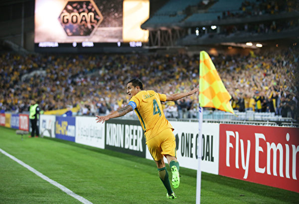 SYDNEY, AUSTRALIA - OCTOBER 10: Tim Cahill of Australia celebrates scoring their first goal during the 2018 FIFA World Cup Asian Playoff match between the Australian Socceroos and Syria at ANZ Stadium on October 10, 2017 in Sydney, Australia. (Photo by Matt King/Getty Images)