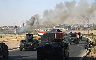 二（10月17日）伊拉克政府军夺取了库尔德人控制的北部城市基尔库克。图为伊拉克军向基尔库克进军途中。( AHMAD AL-RUBAYE/AFP/Getty Images)