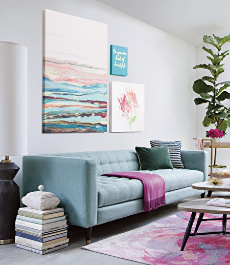 Living Spaces美式沙发，比名牌沙发用料更实在。（湾区家具Living Spaces提供）