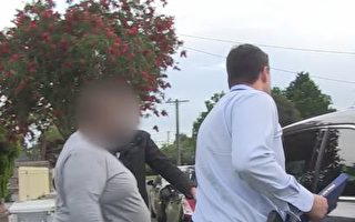 澳洲墨爾本一名領取殘疾人津貼的男子，因涉嫌向一名為伊斯蘭國（IS）恐怖組織作戰的美國公民匯款約5000澳元，週二被警方逮捕。（AFP）