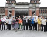 善心民众捐赠消防装备  守护市民安全