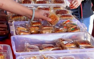 這月餅你敢吃嗎？視頻曝中國製食品安全問題