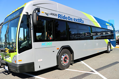10月2日起，马里兰州蒙哥马利郡（Montgomery County）公交系统（Ride On Bus）在355公路增设全新巴士，十月期间免费乘坐。（亦平／大纪元）
