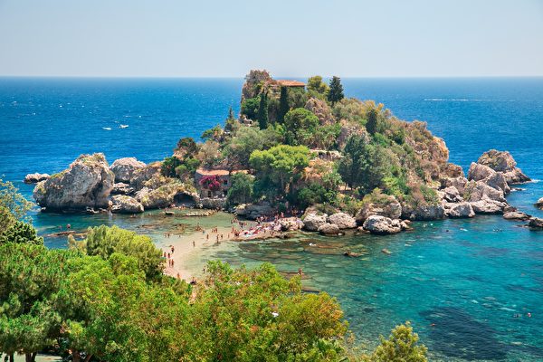 美丽的地中海赋予了西西里迷人的自然风景，吸引了世界各地的众多游客。(shutterstock)