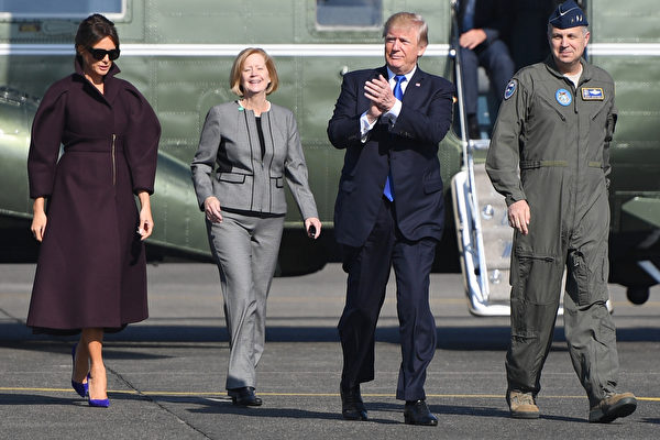 11月6日，川普和第一夫人离开日本，搭载空军一号前往韩国。（AFP PHOTO / JIM WATSON）