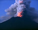 阿贡火山喷发 巴厘岛机场关3天 12万人滞留